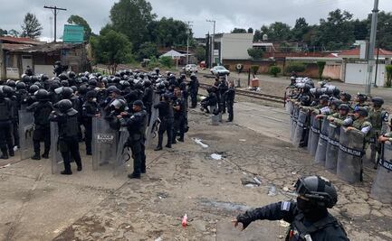 Desalojan a maestros y normalistas en bloqueos a vías del tren en Michoacán