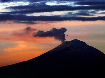 Vuelven a cerrar aeropuerto de Puebla por ceniza del Popocatépetl