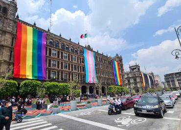 Edificios de Gobierno CDMX se "pintan de colores" por mes del Orgullo LGBT+