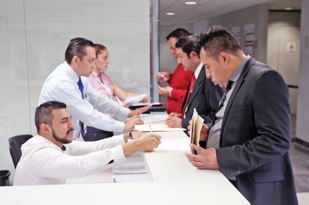 La dependencia recibe un promedio de cinco mil citas diarias en las 44 delegaciones de toda la República. La entrega del pasaporte se retrasa un día porque hubo afectaciones en el área de tecnología (ARCHIVO EL UNIVERSAL)