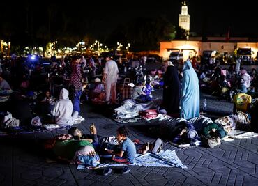Terremoto en Marruecos: habitantes pasan su segunda noche a la intemperie por miedo a réplicas