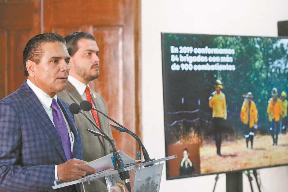 El gobernador Silvano Aureoles Conejo presentó ayer la estrategia y las acciones a desarrollar para combatir los incendios forestales en Michoacán. Foto: ESPECIAL