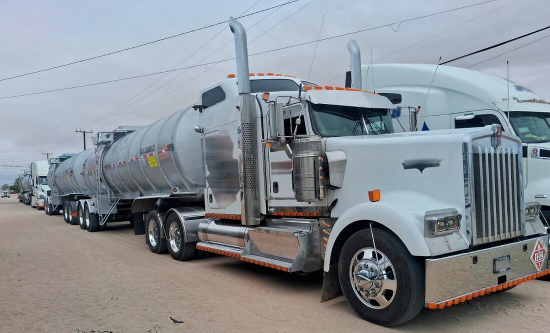 Aseguran 6 camiones que transportaban combustible ilegal en Sonora. (15/03/25) Foto: Especial