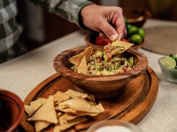 Ahorra y prepara guacamole sin aguacate para el Super Bowl