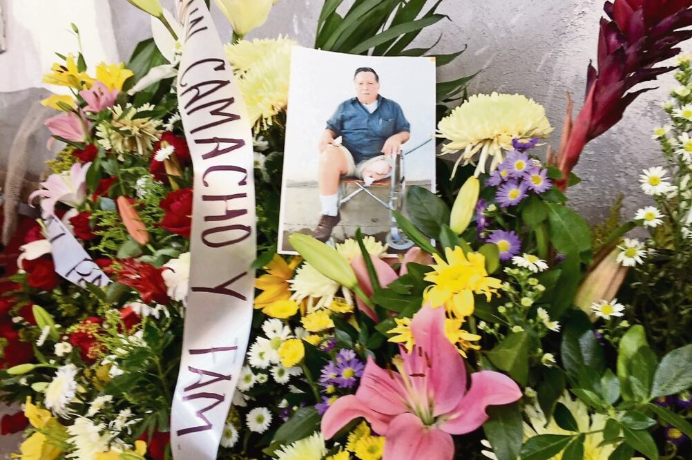 Tras perder la pierna por una infección causada por una supuesta negligencia médica, por la cual denunció al IMSS ante diversas instancias sin obtener respuesta, Fausto se quitó la vida a la entrada de una de las clínicas del instituto. (JAVIER CABRERA)