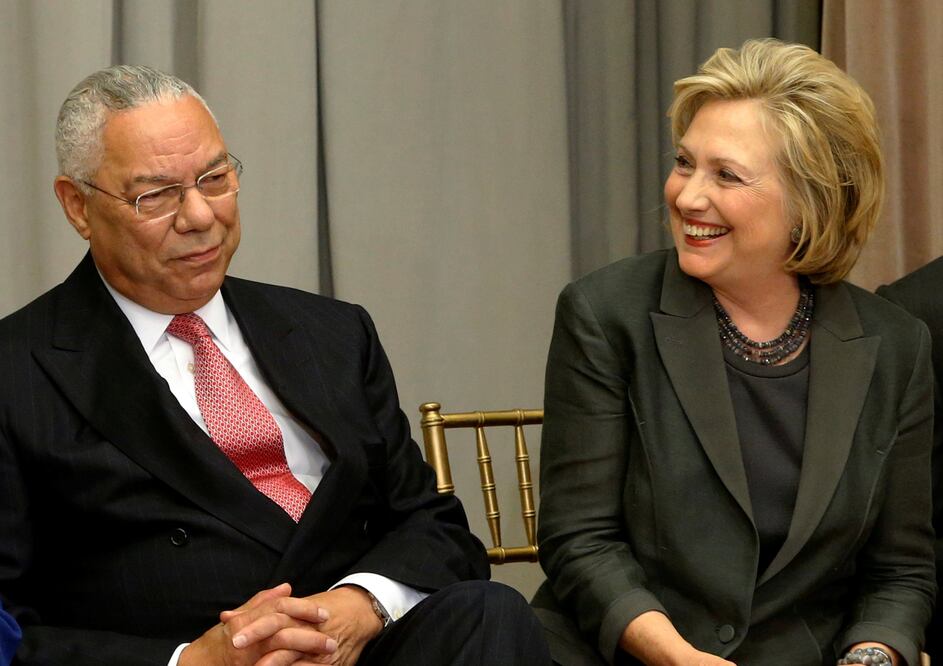 El ex secretario de Estado, Colin Powell, y la candidata demócrata a la Casa Blanca, Hillary Clinton (Foto: Reuters/Archivo)