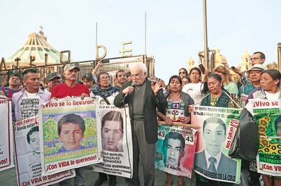 "Padres de los 43 son embajadores de Jesucristo"