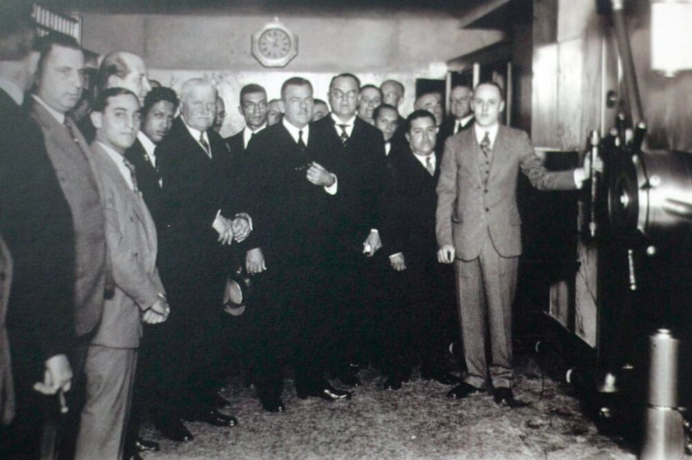 Plutarco Elías Calles, presidente de México entre 1924 a 1928, junto a su secretario de Hacienda, Alberto J. Pani, al inaugurar la bóveda del Banco de México (ALEJANDRO ACOSTA. EL UNIVERSAL)