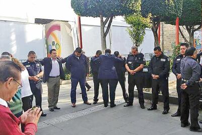 Policías rezan contra la delincuencia