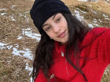 La Rosalía muestra cómo se llevan las minifaldas en invierno