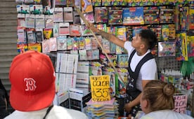 A un día del regreso a clases, abarrotan calle Mesones para comprar útiles; gastos oscilan entre mil 500 a 2 mil pesos