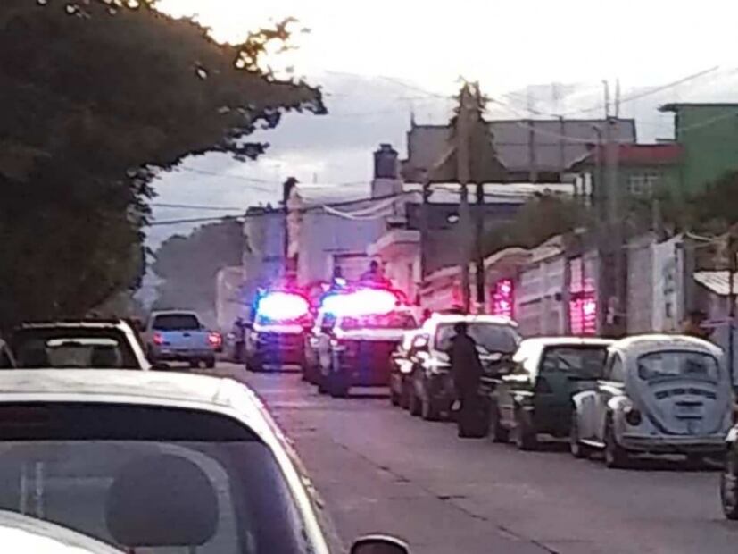 Pobladores queman mobiliario del periódico Grito informativo en Hidalgo