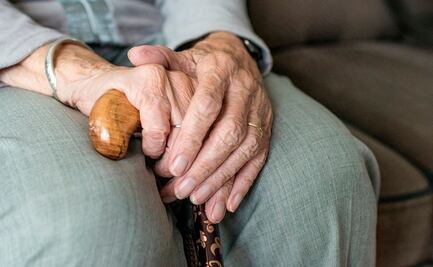 Mujer agarra a escobazos a su padre en Tamaulipas; investigan caso autoridades