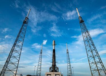 A 11 segundos del despegue, cohete de SpaceX interrumpe lanzamiento por imprudencia de un avión