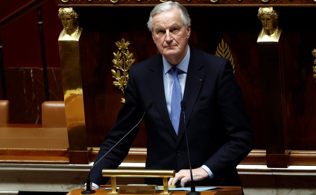 El primer ministro francés, Michel Barnier, pronuncia un discurso durante un voto de censura contra su gobierno en la Asamblea Nacional, en París, Francia, el 04 de diciembre de 2024. El voto de censura se produce después de que el primer ministro francés activara el artículo 49.3 de la Constitución para aprobar su proyecto de ley de presupuesto de seguridad social sin votación, ya que una mayoría de miembros del Parlamento rechazó su proyecto el 2 de diciembre de 2024. Foto: EFE