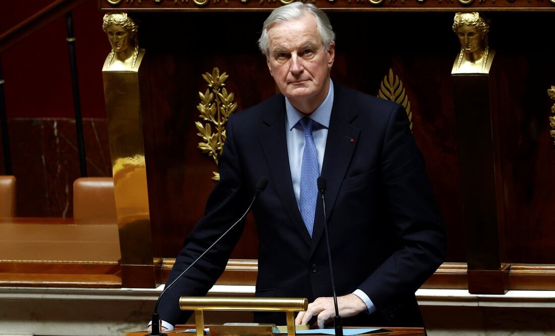 El primer ministro francés, Michel Barnier, pronuncia un discurso durante un voto de censura contra su gobierno en la Asamblea Nacional, en París, Francia, el 04 de diciembre de 2024. El voto de censura se produce después de que el primer ministro francés activara el artículo 49.3 de la Constitución para aprobar su proyecto de ley de presupuesto de seguridad social sin votación, ya que una mayoría de miembros del Parlamento rechazó su proyecto el 2 de diciembre de 2024. Foto: EFE