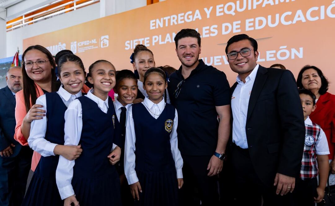 Samuel García Sepúlveda realizó la entrega de 44 aulas y equipamiento escolar a siete planteles de educación básica del Municipio de Juárez. Foto: Especial