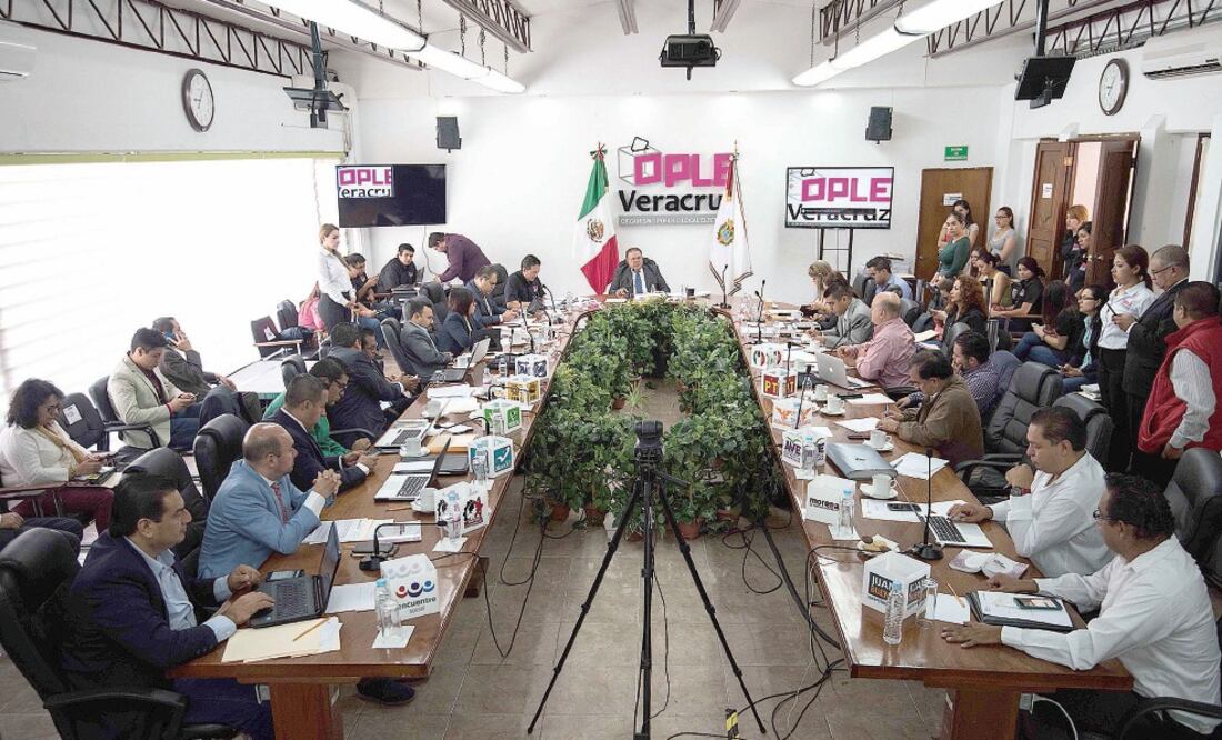 Ante la denuncia de Morena de que había un mayor número de boletas que de votantes, la autoridad electoral avaló la apertura de paquetes (KARLO REYES. EL UNIVERSAL)