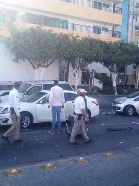 Trailer choca contra 10 vehículos en León; hay seis heridos