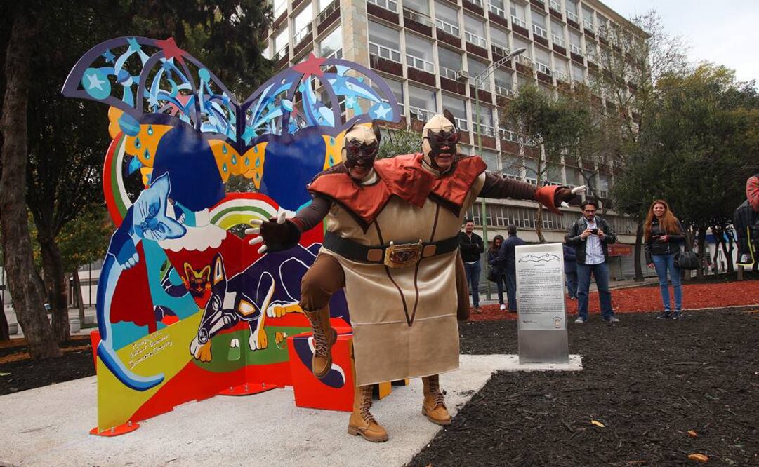 Marisa Lara y Arturo Guerrero presentaron ayer domingo en el corazón del Centro Histórico de la ciudad de México su proyecto La Siempre Viva Vive.
