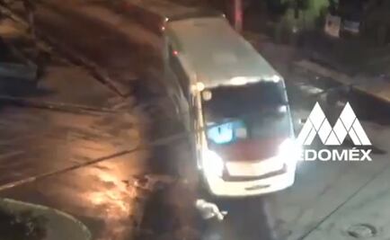 Cámaras captan cuando chofer atropella a ciclista y huye en Metepec