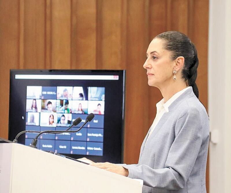 Claudia Sheinbaum anunció que los trabajadores con actividades no operativasde la administración pública se mantendrán en casa hasta agosto. ESPECIAL