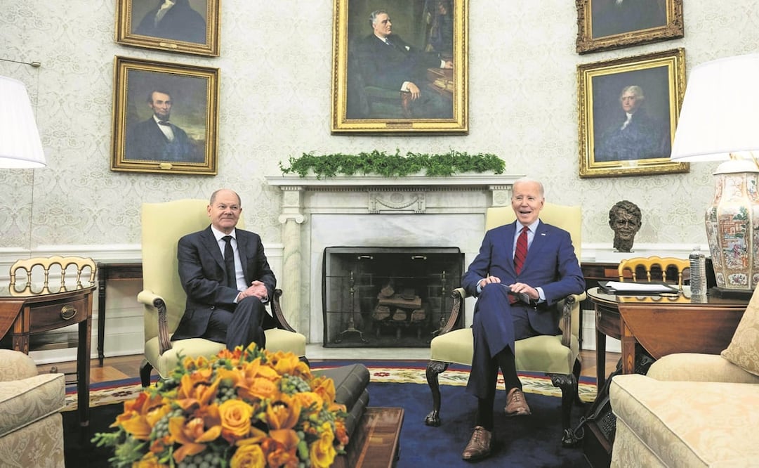 EU anunció ayer otros 400 millones de dólares en ayuda a Ucrania durante una visita a Washington del canciller alemán. Foto: Andrew Caballero / AFP