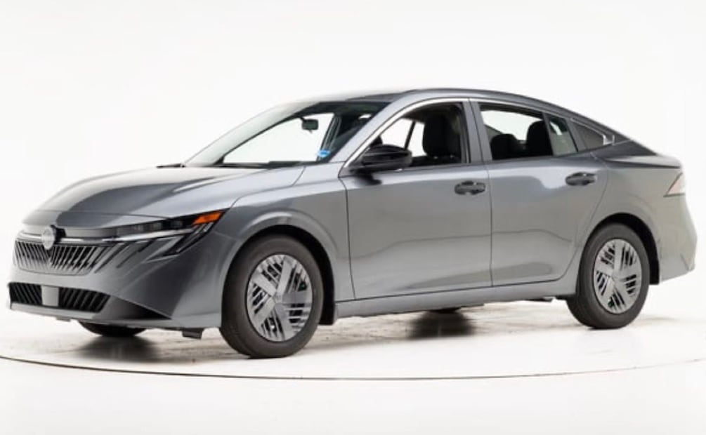 Nissan Sentra 2026. Foto: IIHS