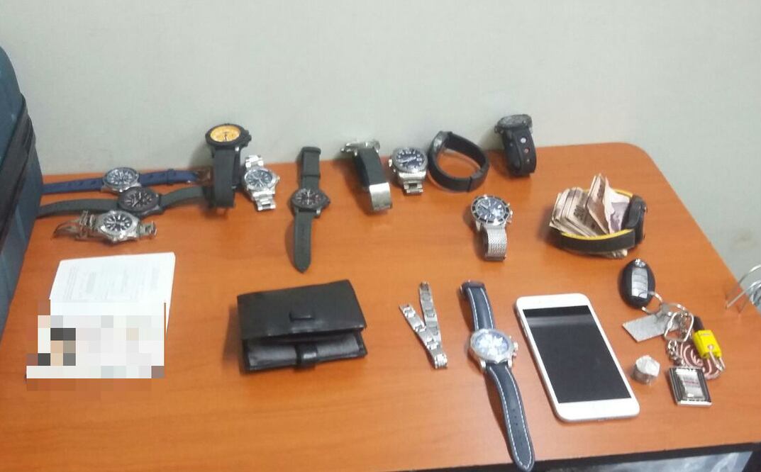 Las autoridades costarricenses mostraron parte de las joyas y otros artículos decomisados a los cuatro mexicanos detenidos. Foto: Ministerio de Seguridad Pública de Costa Rica