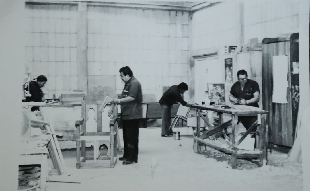 Don Antonio Hernández Cortés comenzó a trabajar en un taller de antigüedades cuando tenía 11 años. Ayudaba a la limpieza de lugar pero poco a poco empezó a interesarse en el oficio de la restauración. 