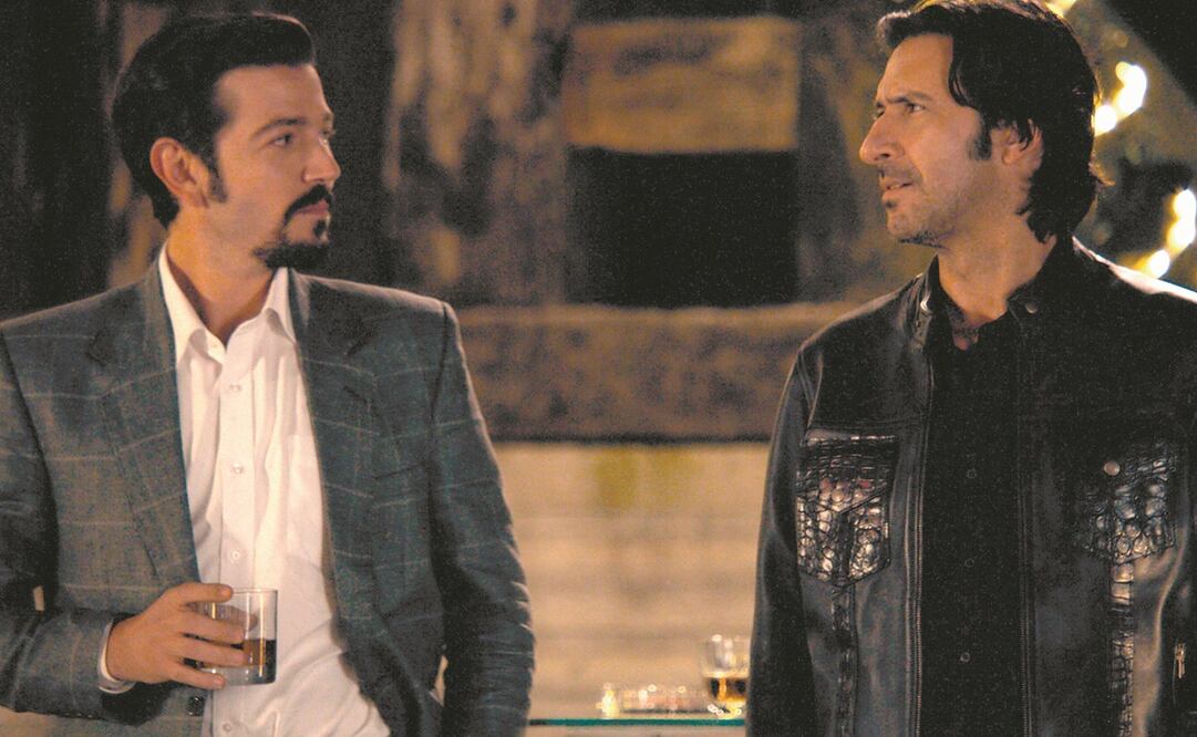 Félix (Diego Luna) emprende nuevos negocios con Amado (Yazpik). Foto: A&E
