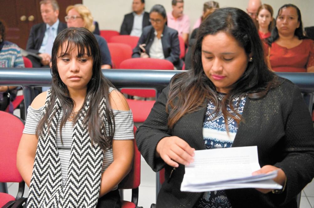 Proceso. Evelyn Hernández, imputada por un homicidio cometido al supuestamente abortar. Su embarazo fue producto de una violación. Foto/OSCAR RIVERA. AFP