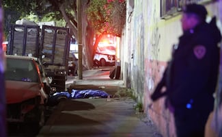 Asesinan a tres hombres en inmediaciones del Reclusorio Norte; responsables logran escapar