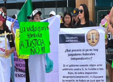 Personal del Poder Judicial de Quintana Roo protesta en el Aeropuerto de Cancún contra Reforma Judicial