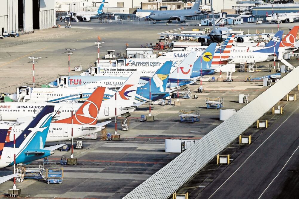 Aviones 737 Max en Seattle, Washington, el pasado jueves. La aerolínea Garuda anunció ayer la cancelación de un pedido de este modelo por 6 mmdd. (LINDSEY WASSON. REUTERS)