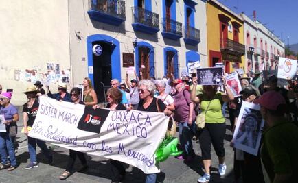 Marchan extranjeros contra Trump en Oaxaca