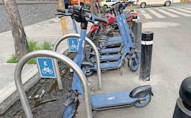 Vence permiso temporal de scooters y siguen en la calle