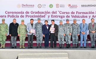 Delfina Gómez encabeza ceremonia de graduación de 143 nuevos policías en Huehuetoca; entrega patrullas y armas