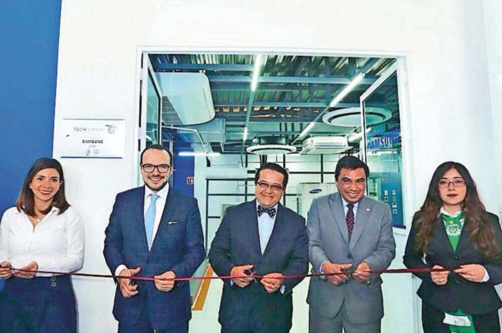 Asistieron autoridades del IPN y Samsung. Foto: CORTESÍA
