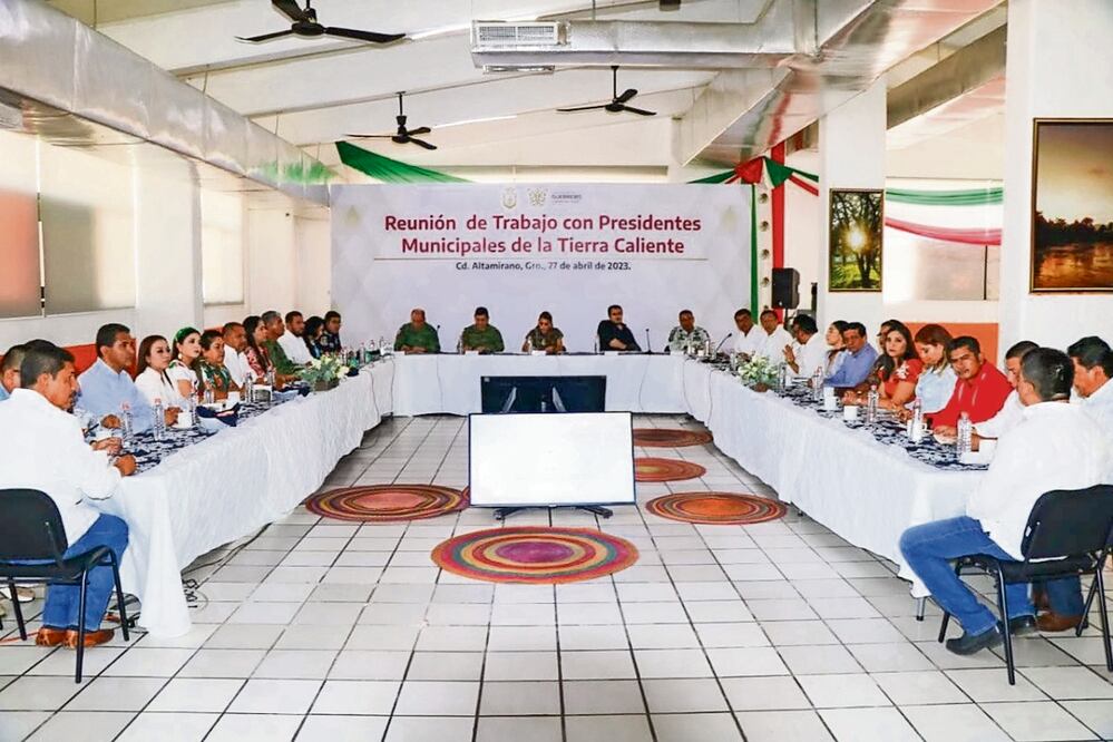 Los alcaldes de Tierra Caliente solicitaron la ayuda de la gobernadora Evelyn Salgado en una reunión de trabajo.
