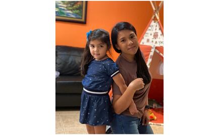 "Extraño darte abrazos", dice niña a sus papás médicos