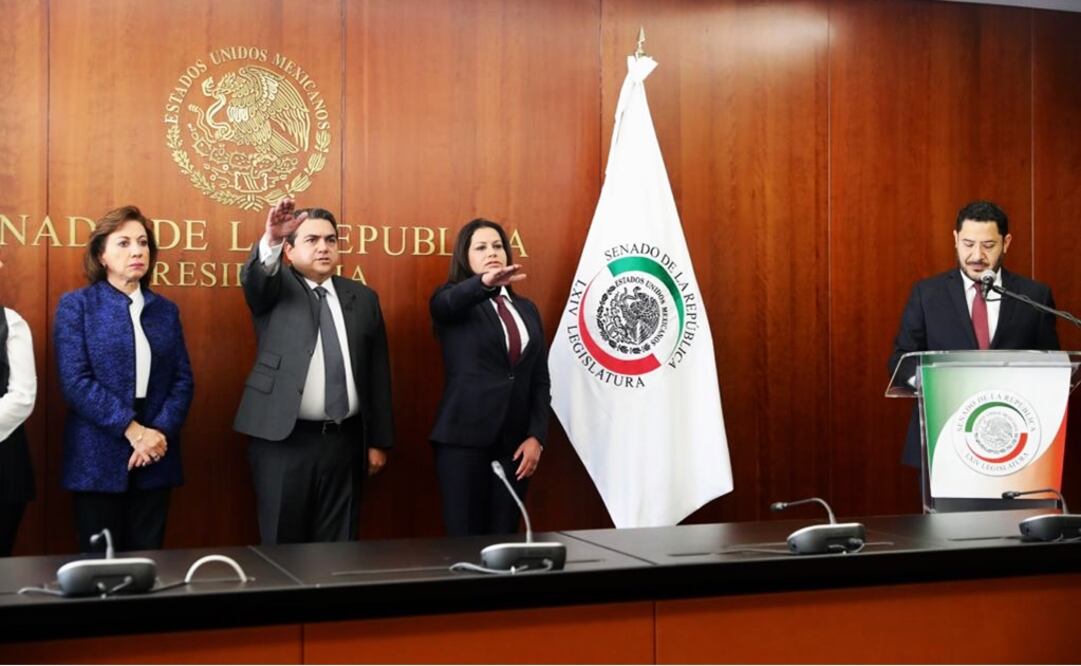 Toma de protesta de los Senadores María Merced González (suplente de la Senadora Angélica García Arrieta) y Roberto Juan Moya Clemente (suplente del Senador Rafael Moreno Valle) Foto: Lucia Godinez
