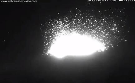 Volcán Popocatépetl presentó 2 explosiones y arrojó material incandescente VIDEOS 