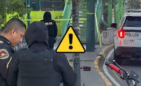 Lo agarran en curva: Motociclista muere estampado contra el muro de contención en Iztapalapa