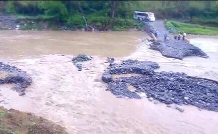 Colapsa puente en Huehuetla, Hidalgo; lluvias obligan a cerrar el paso de forma preventiva