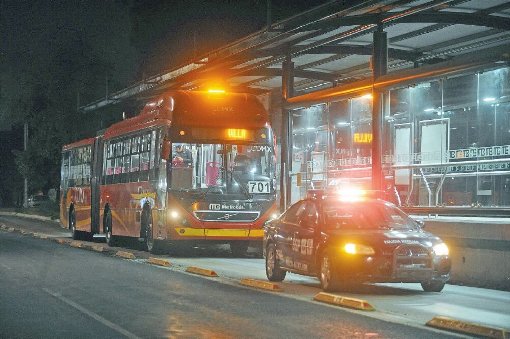 Modus operandi. En ambos robos en la L6 los ladrones esperaron a que la unidad se alejara de los andenes.