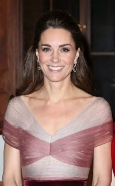 Kate Middleton impacta en Londres con su vestido de princesa