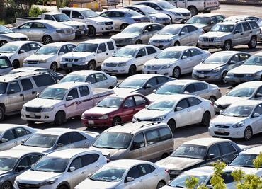 Agencia le vende auto robado y detienen al dueño como culpable