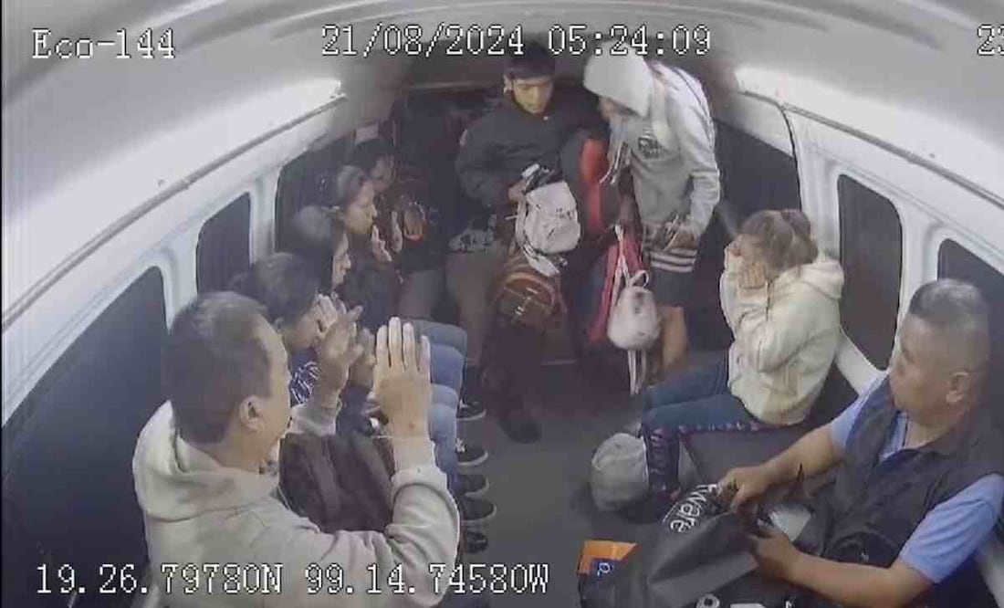 En poco más de un minuto que duró el atraco los ladrones despojaron de más de seis mochilas y bolsas a las víctimas, que eran amedrentadas a gritos con un arma. Foto: Especial