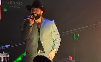 Carín León se contagia de dengue; el cantante pospone conciertos 